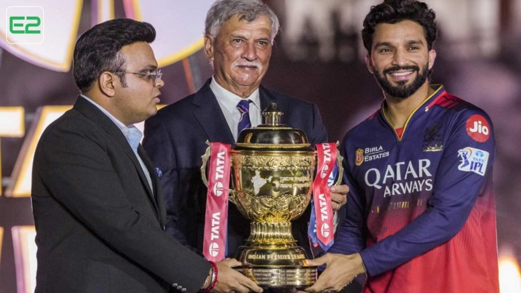 How much did RCB get for being the champions, who got what individual awards