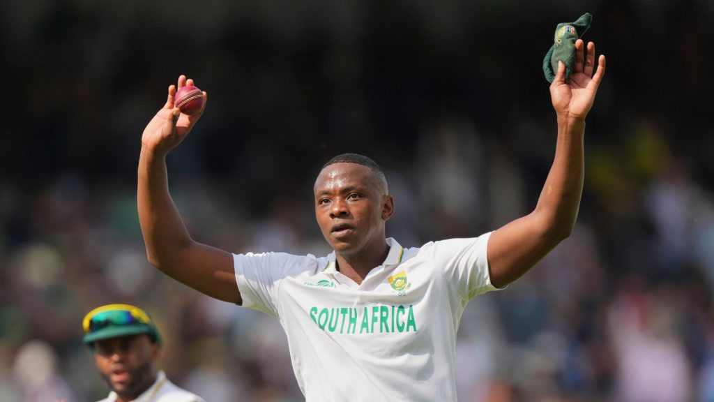 Australia bowled out South Africa for just 212 runs in the first innings